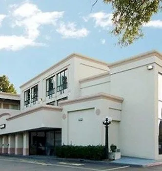 Отель Diamond Inn & Suites Ричмонд