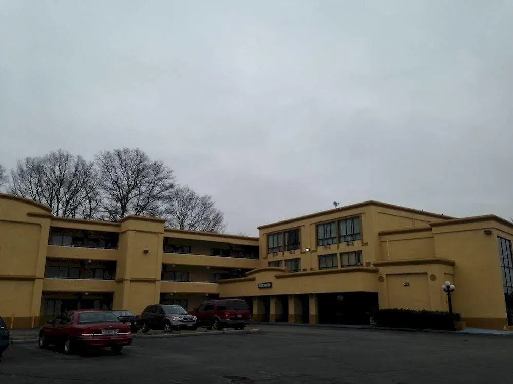 Отель Diamond Inn & Suites Ричмонд